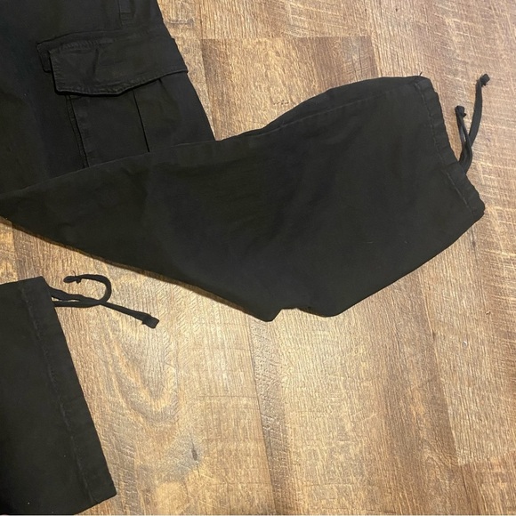 NWT BDG Urban Outfitters Black Cargo Pants Size 29W 32L - Picture 3 of 10